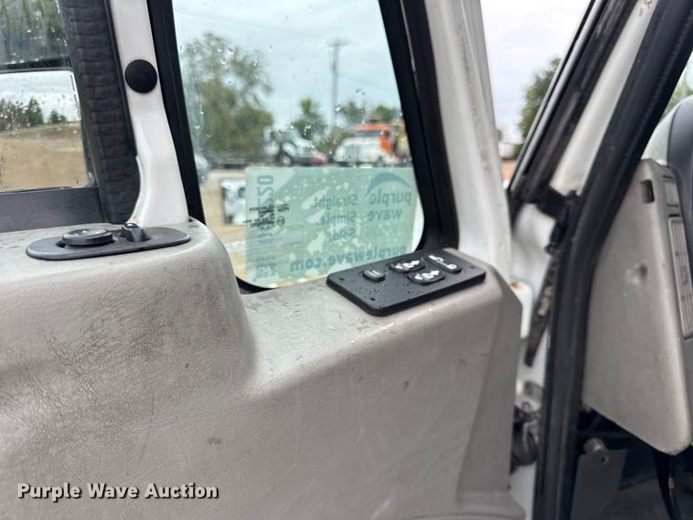 image for item DO2220 2013 International ProStar Plus semi truck