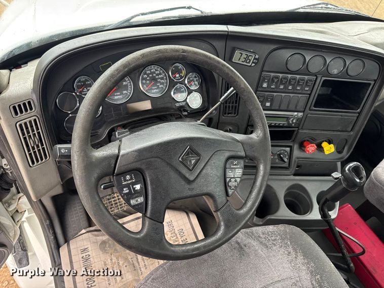 image for item DO2220 2013 International ProStar Plus semi truck