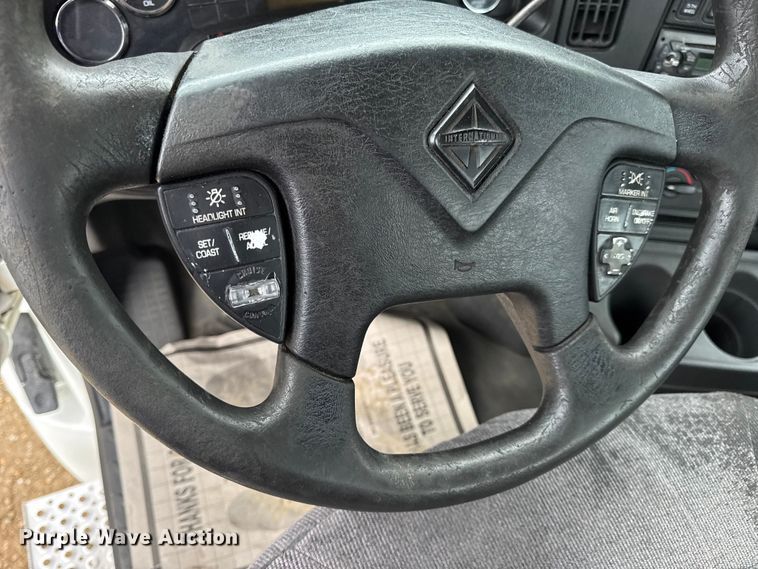 image for item DO2220 2013 International ProStar Plus semi truck