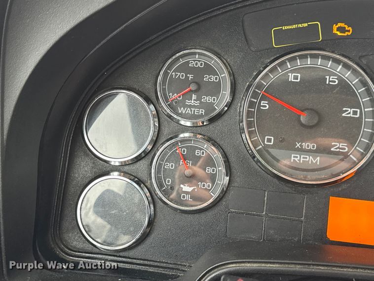 image for item DO2220 2013 International ProStar Plus semi truck