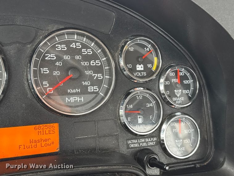 image for item DO2220 2013 International ProStar Plus semi truck