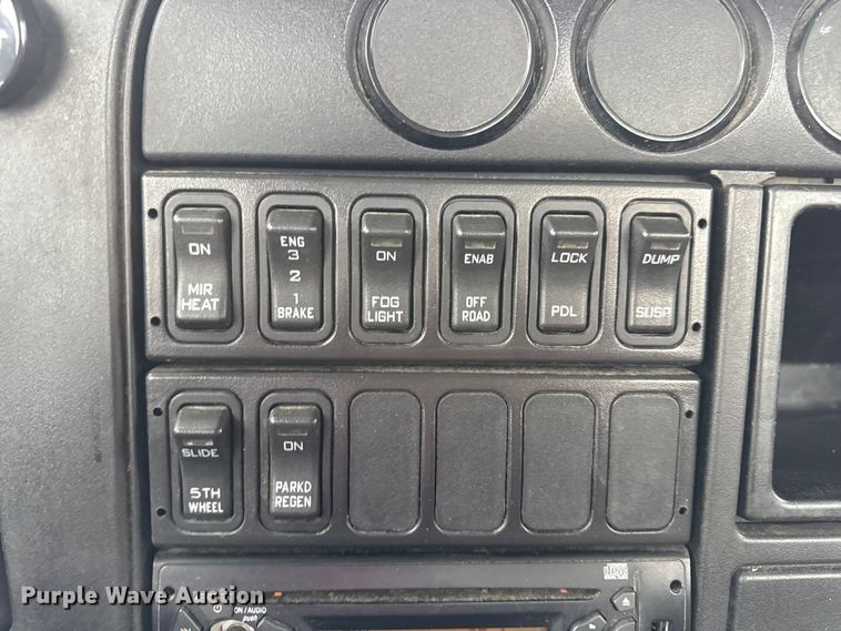 image for item DO2220 2013 International ProStar Plus semi truck