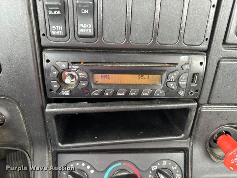 image for item DO2220 2013 International ProStar Plus semi truck