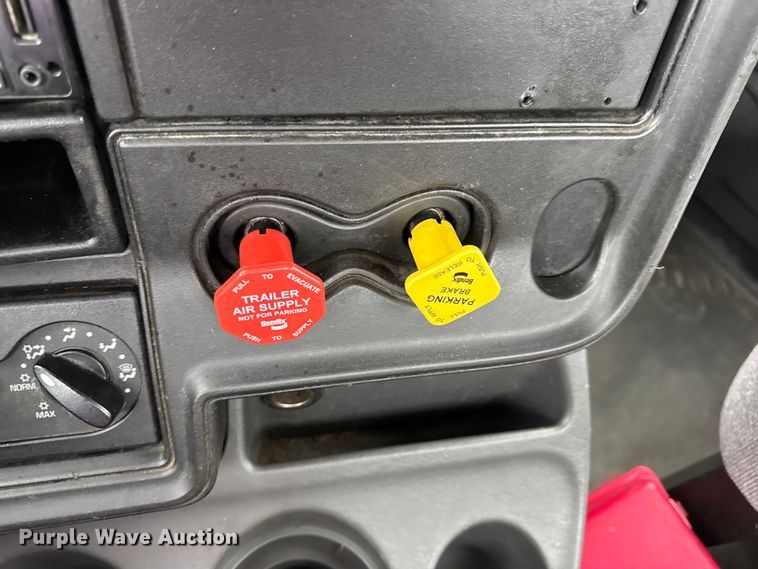 image for item DO2220 2013 International ProStar Plus semi truck