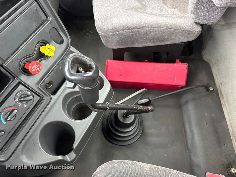 image for item DO2220 2013 International ProStar Plus semi truck