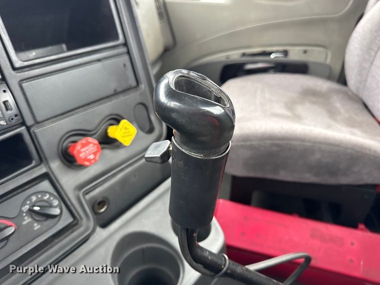 image for item DO2220 2013 International ProStar Plus semi truck