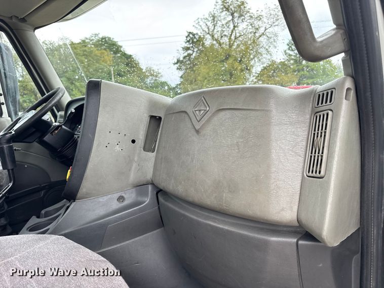 image for item DO2220 2013 International ProStar Plus semi truck