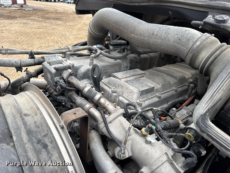 image for item DO2220 2013 International ProStar Plus semi truck