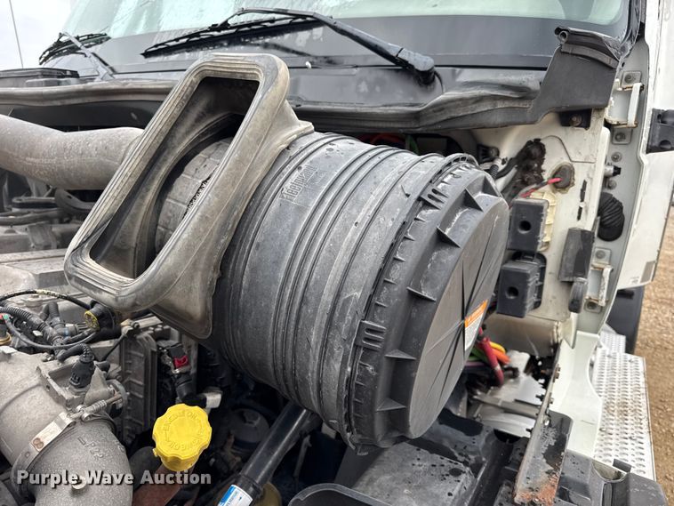 image for item DO2220 2013 International ProStar Plus semi truck