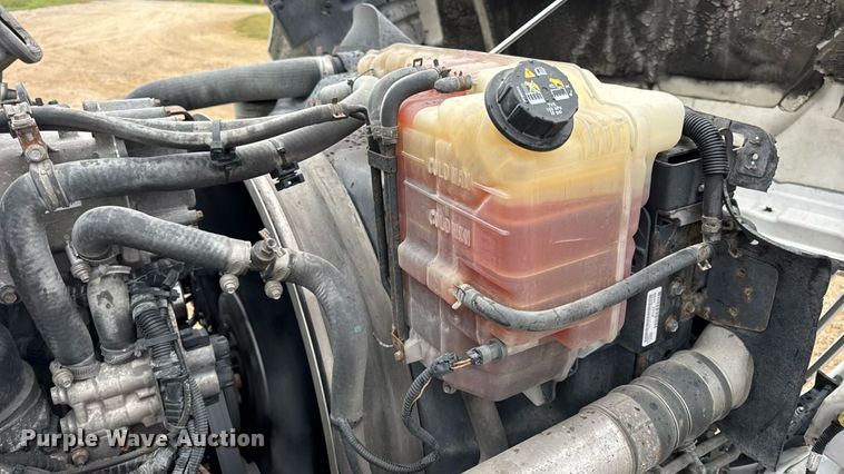 image for item DO2220 2013 International ProStar Plus semi truck