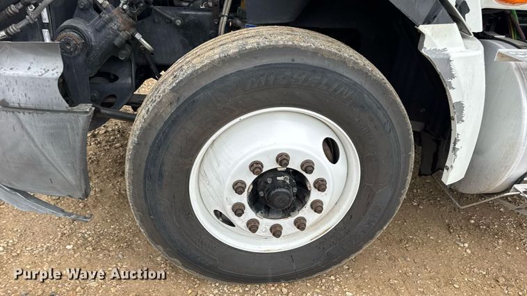 image for item DO2220 2013 International ProStar Plus semi truck