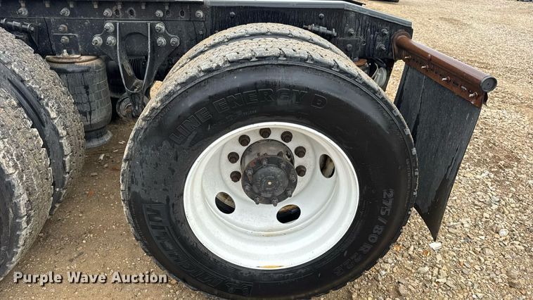 image for item DO2220 2013 International ProStar Plus semi truck