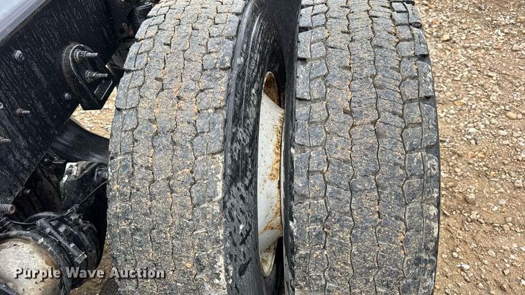 image for item DO2220 2013 International ProStar Plus semi truck