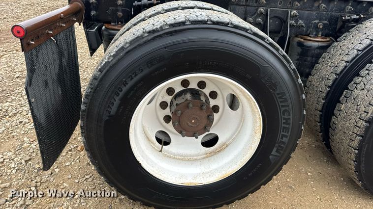 image for item DO2220 2013 International ProStar Plus semi truck