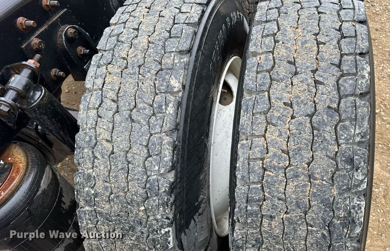 image for item DO2220 2013 International ProStar Plus semi truck