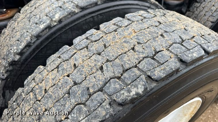 image for item DO2220 2013 International ProStar Plus semi truck