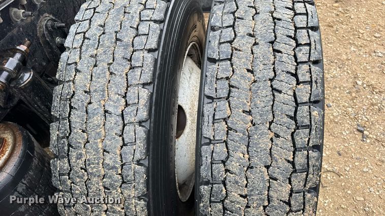 image for item DO2220 2013 International ProStar Plus semi truck