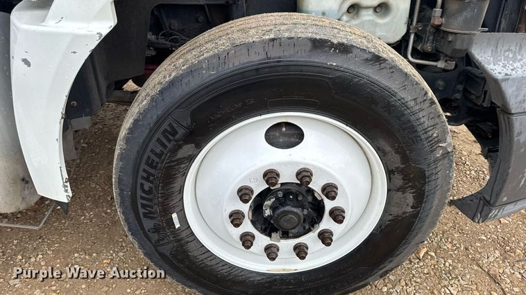 image for item DO2220 2013 International ProStar Plus semi truck