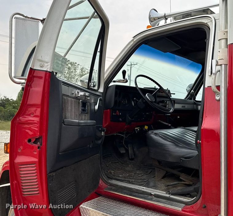 image for item DO2236 1986 GMC Top Kick C7000 rescue vehicle