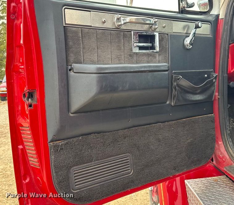 image for item DO2236 1986 GMC Top Kick C7000 rescue vehicle