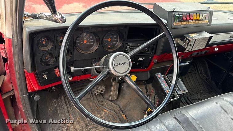image for item DO2236 1986 GMC Top Kick C7000 rescue vehicle