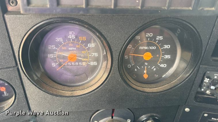 image for item DO2236 1986 GMC Top Kick C7000 rescue vehicle