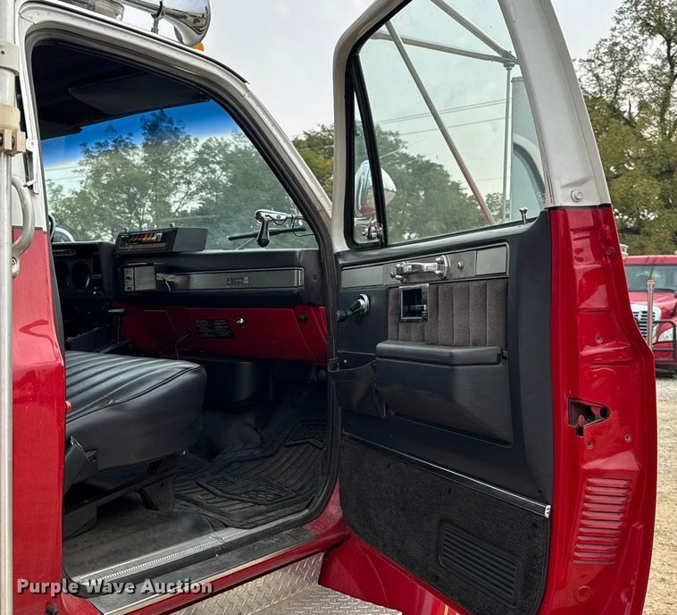 image for item DO2236 1986 GMC Top Kick C7000 rescue vehicle