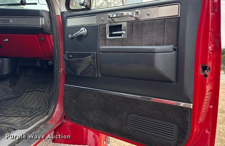 image for item DO2236 1986 GMC Top Kick C7000 rescue vehicle