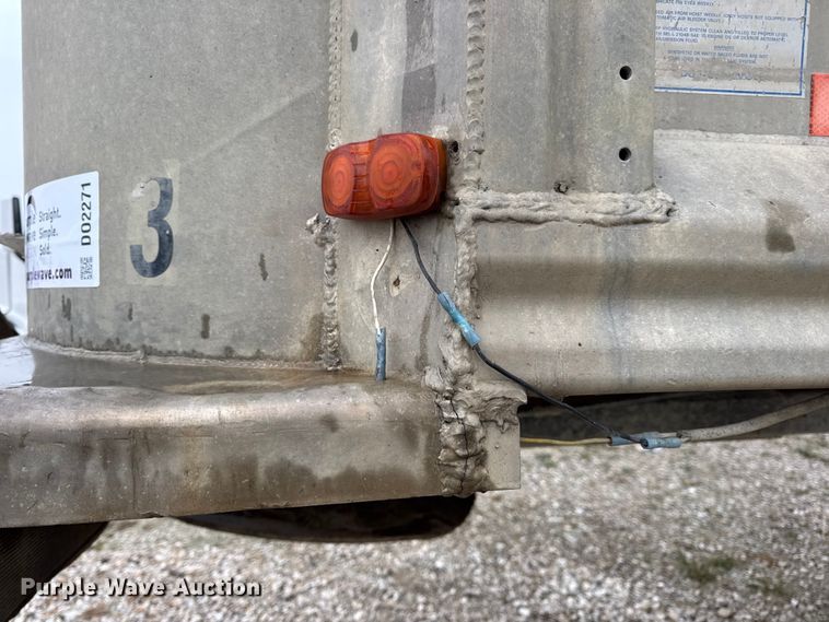 image for item DO2271 1986 Materials end dump trailer