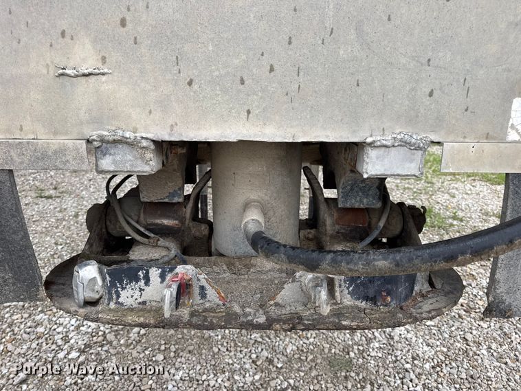 image for item DO2271 1986 Materials end dump trailer