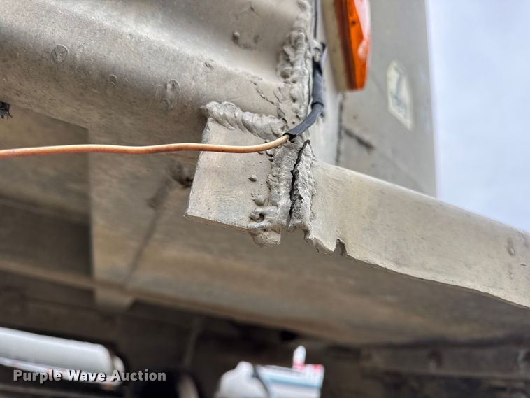 image for item DO2271 1986 Materials end dump trailer