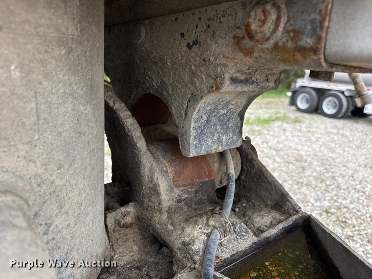 image for item DO2271 1986 Materials end dump trailer