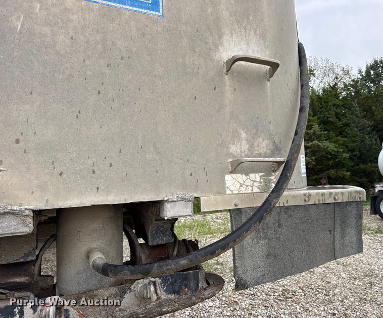 image for item DO2271 1986 Materials end dump trailer