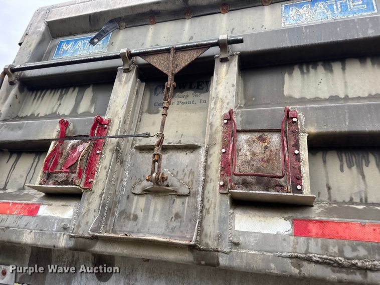 image for item DO2271 1986 Materials end dump trailer