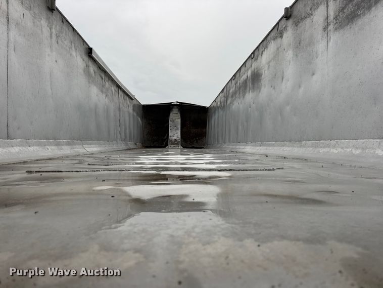 image for item DO2271 1986 Materials end dump trailer