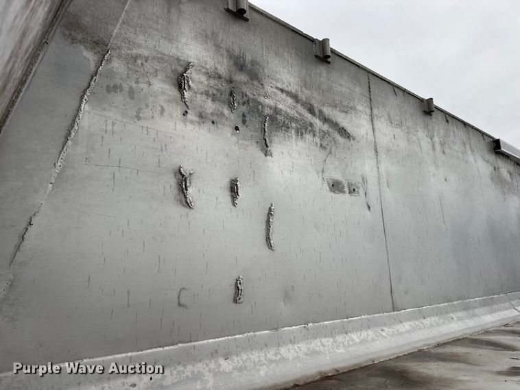 image for item DO2271 1986 Materials end dump trailer