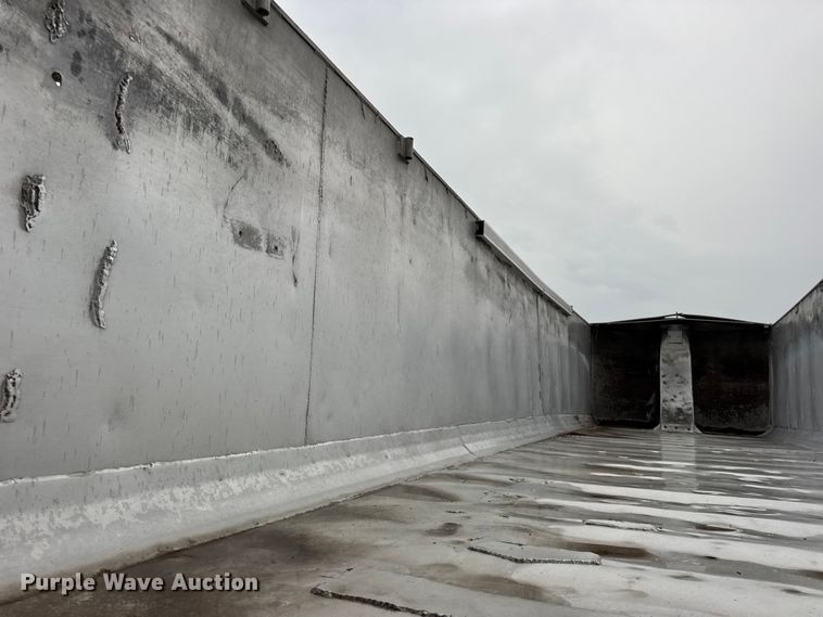 image for item DO2271 1986 Materials end dump trailer