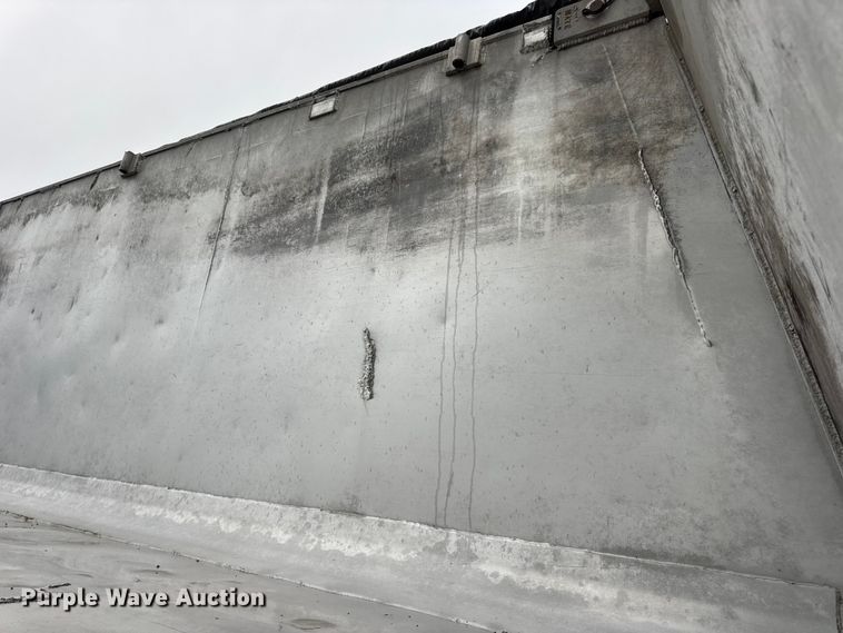 image for item DO2271 1986 Materials end dump trailer