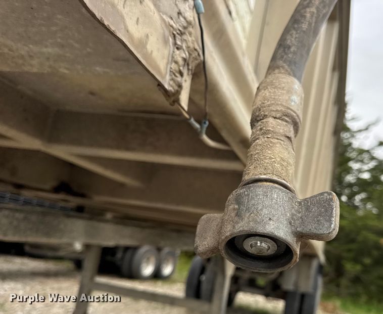 image for item DO2271 1986 Materials end dump trailer