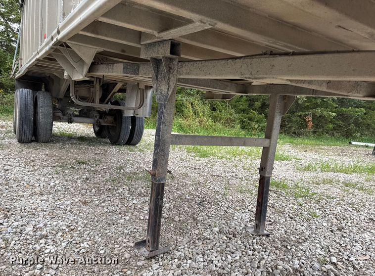 image for item DO2271 1986 Materials end dump trailer