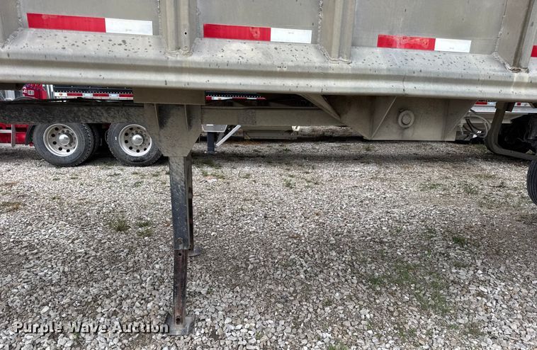 image for item DO2271 1986 Materials end dump trailer