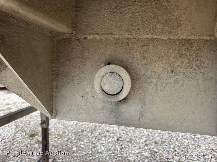 image for item DO2271 1986 Materials end dump trailer