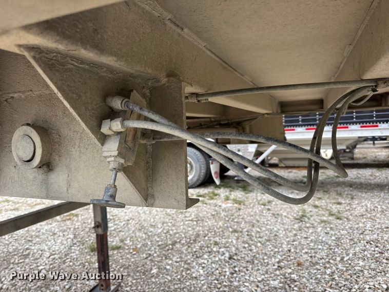 image for item DO2271 1986 Materials end dump trailer