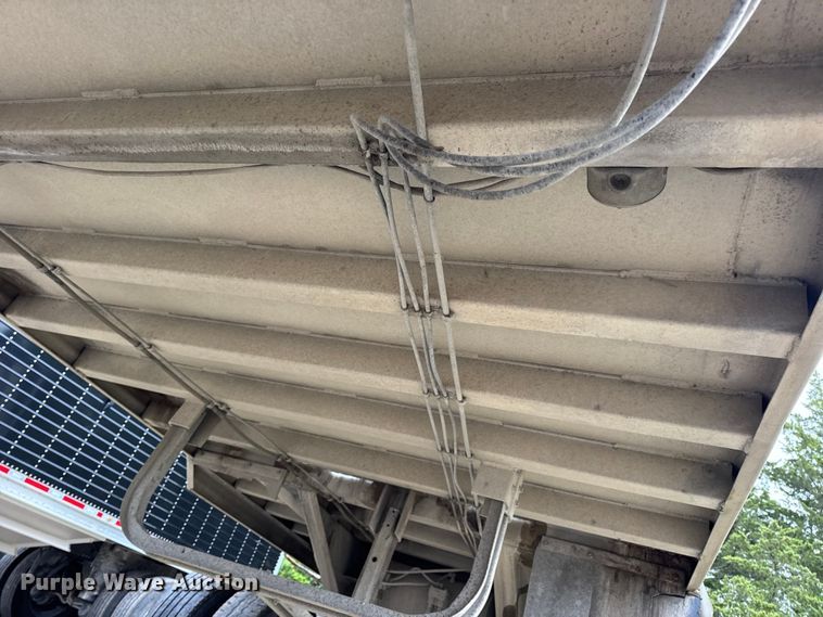 image for item DO2271 1986 Materials end dump trailer