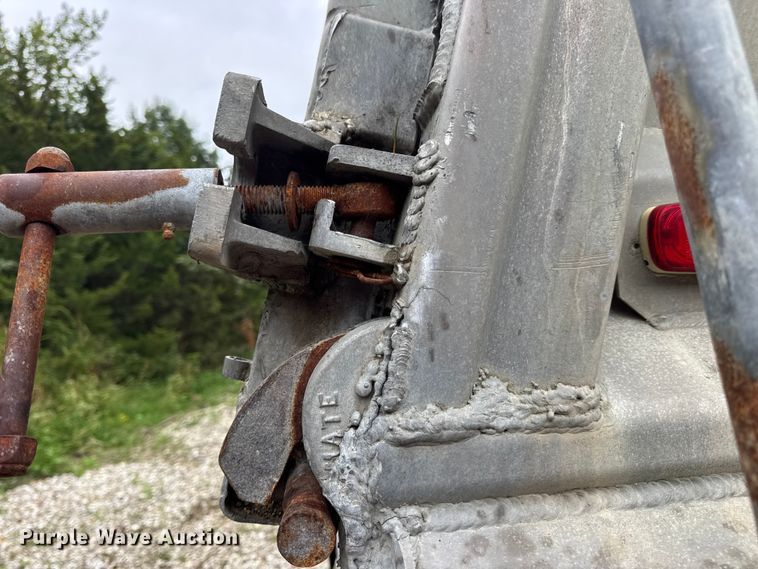 image for item DO2271 1986 Materials end dump trailer