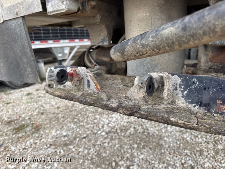 image for item DO2271 1986 Materials end dump trailer