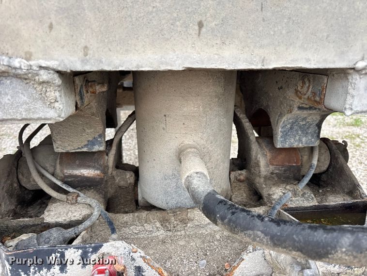 image for item DO2271 1986 Materials end dump trailer