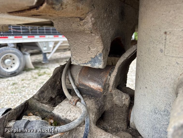 image for item DO2271 1986 Materials end dump trailer