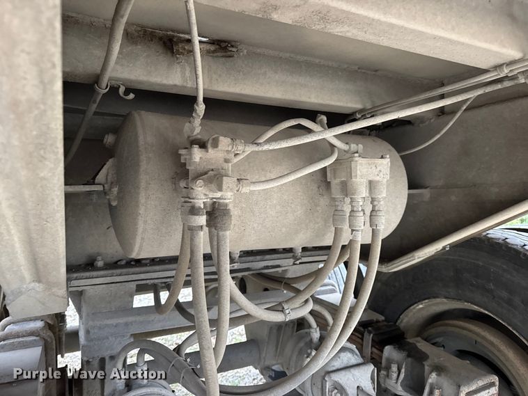 image for item DO2271 1986 Materials end dump trailer