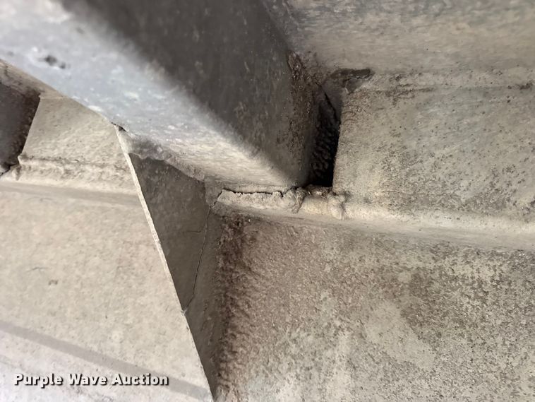 image for item DO2271 1986 Materials end dump trailer